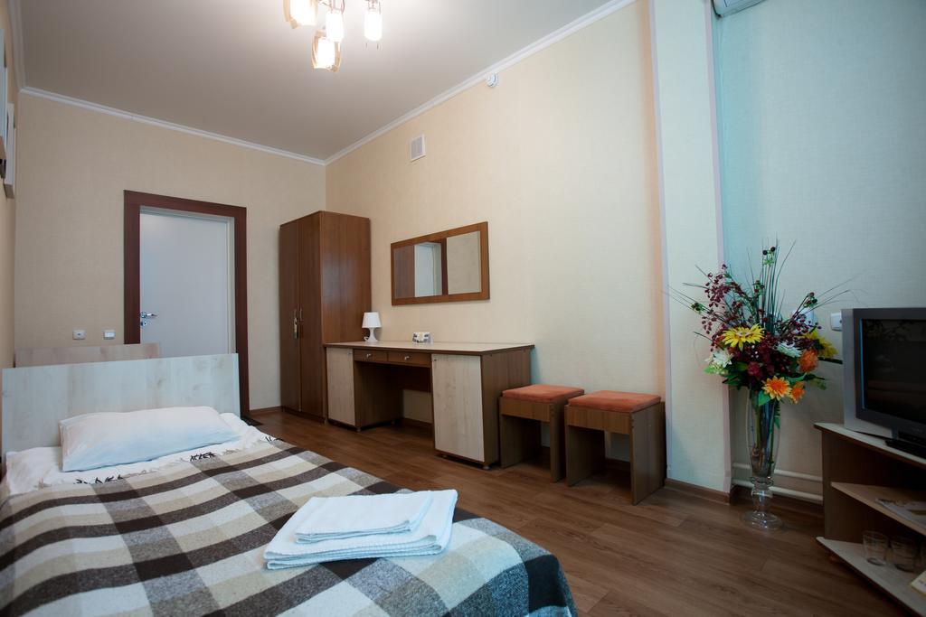 Solnechniy Hotel Chelyabinsk Bagian luar foto