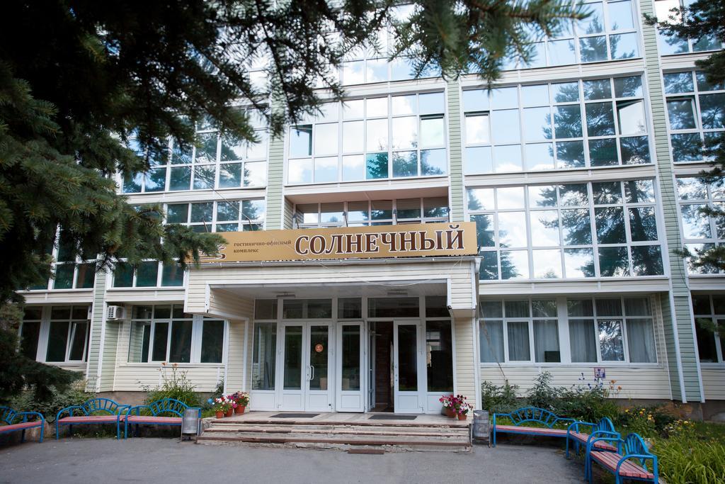 Solnechniy Hotel Chelyabinsk Bagian luar foto