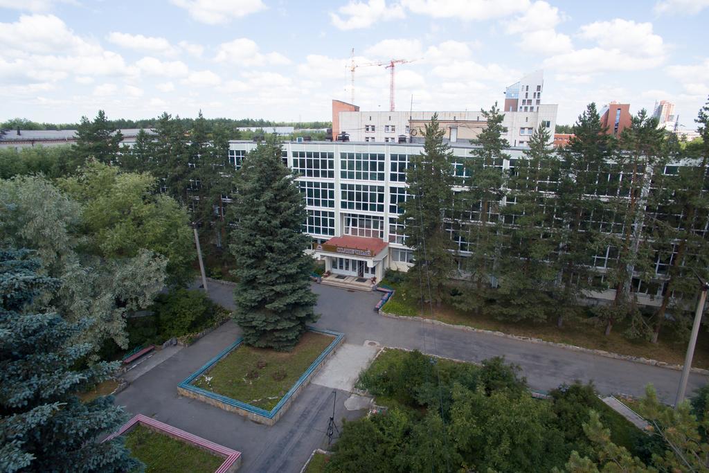 Solnechniy Hotel Chelyabinsk Bagian luar foto